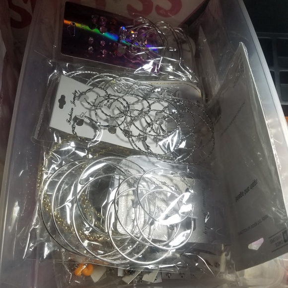 1 FREE PAIR OF FASHION EARRINGS WITH EVERY ORDER OVER $10 SALE! - Picture 3 of 7